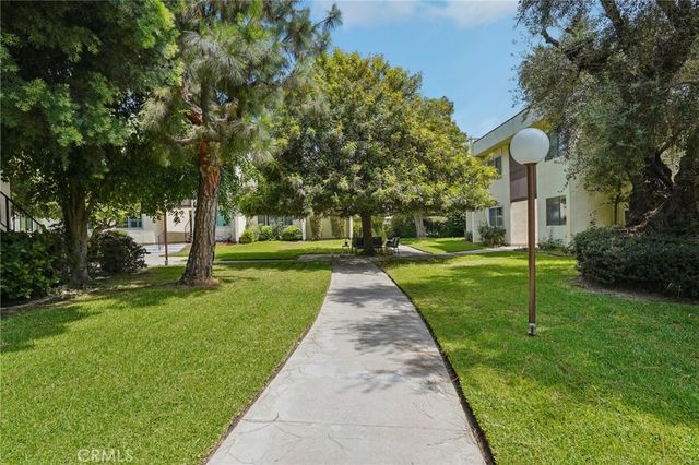 11813 Runnymede Street 27, North Hollywood, CA 91605