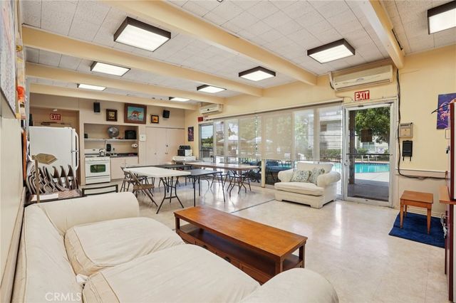 11813 Runnymede Street 27, North Hollywood, CA 91605