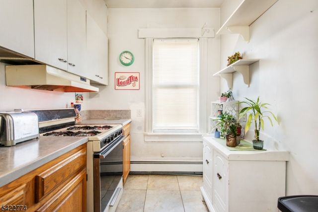24 Pleasant Ave, Clifton City, NJ 07013
