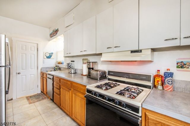 24 Pleasant Ave, Clifton City, NJ 07013