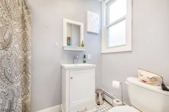24 Pleasant Ave, Clifton City, NJ 07013