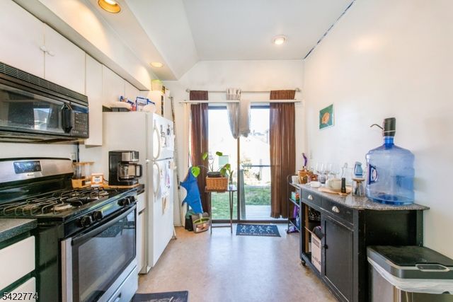 24 Pleasant Ave, Clifton City, NJ 07013