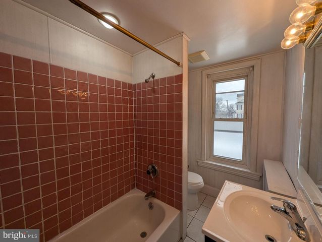 611 W MAIN ST, Lansdale, PA 19446