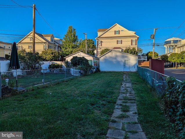 611 W MAIN ST, Lansdale, PA 19446