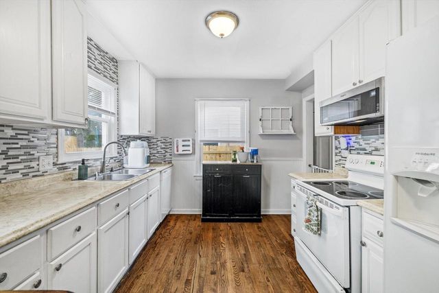 7927 23rd AVENUE, Kenosha, WI 53143