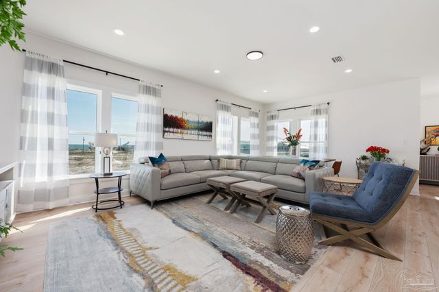 5655 Pizarro Ave, Gulf Shores, AL 36542