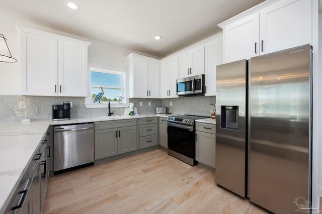 5655 Pizarro Ave, Gulf Shores, AL 36542