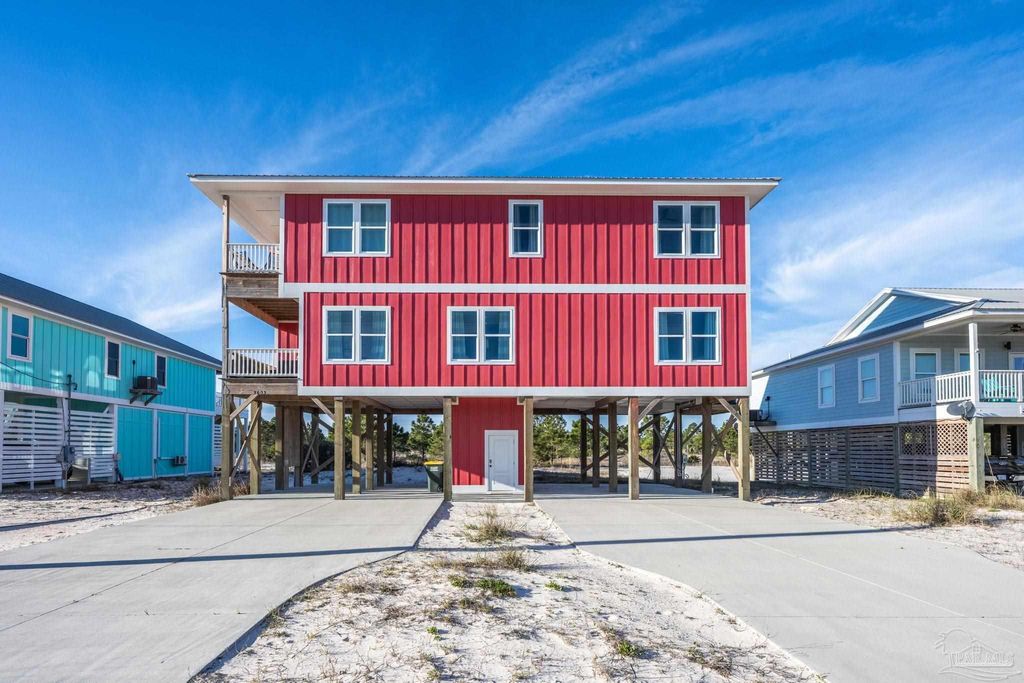 5655 Pizarro Ave, Gulf Shores, AL 36542