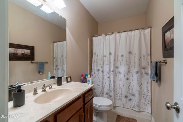 16A Winchester Place, Halfmoon, NY 12118