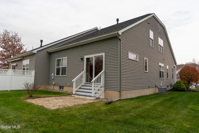 16A Winchester Place, Halfmoon, NY 12118