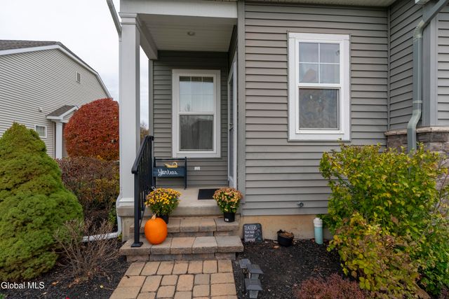 16A Winchester Place, Halfmoon, NY 12118