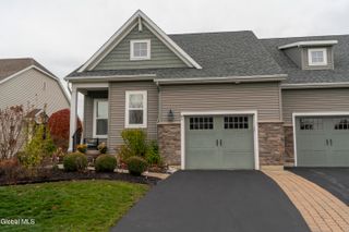 16A Winchester Place, Halfmoon, NY 12118