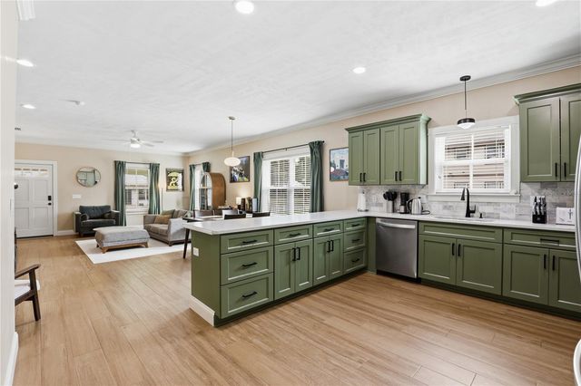 811 NW 3RD AVENUE, Gainesville, FL 32601