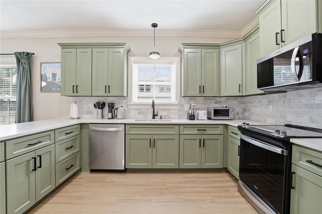 811 NW 3RD AVENUE, Gainesville, FL 32601