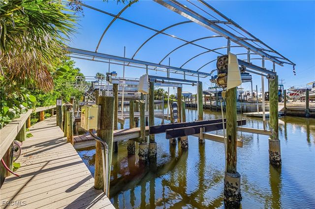 3531 Sea Holly LN, St James City, FL 33956