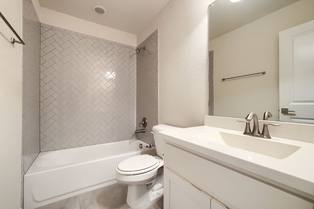1224 Damsel Grey Trail, Lewisville, TX 75056