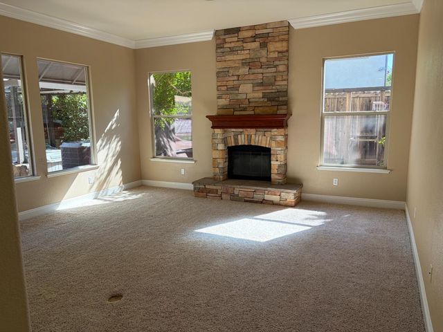 1608 Avondale Dr, Roseville, CA 95747