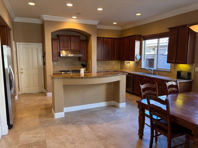 1608 Avondale Dr, Roseville, CA 95747