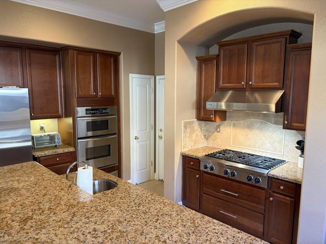 1608 Avondale Dr, Roseville, CA 95747
