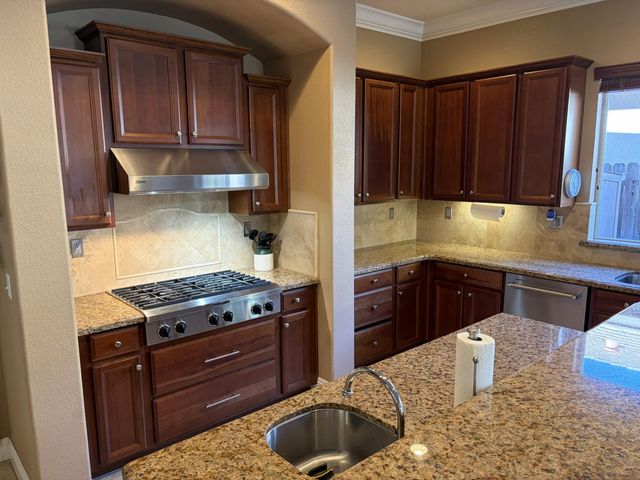1608 Avondale Dr, Roseville, CA 95747