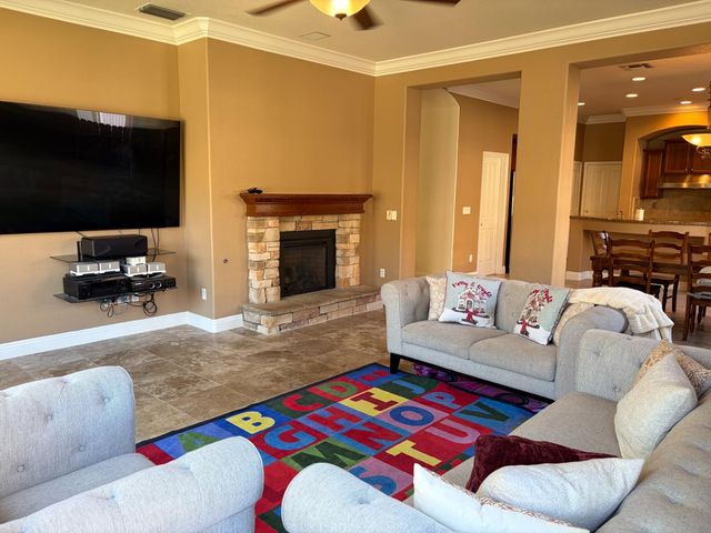 1608 Avondale Dr, Roseville, CA 95747