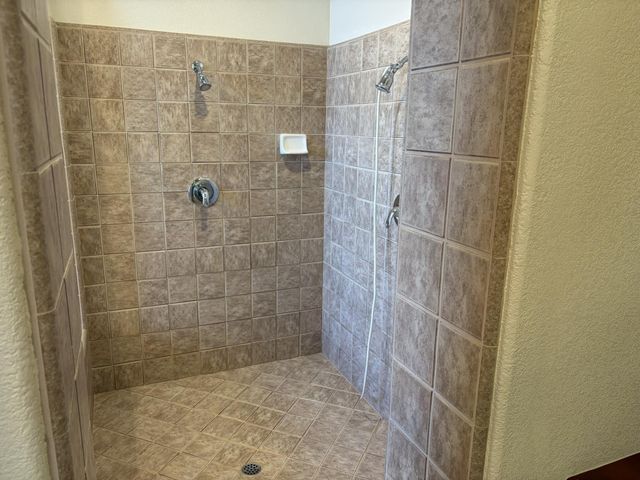 1608 Avondale Dr, Roseville, CA 95747
