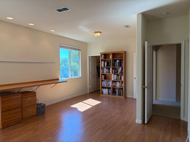 1608 Avondale Dr, Roseville, CA 95747