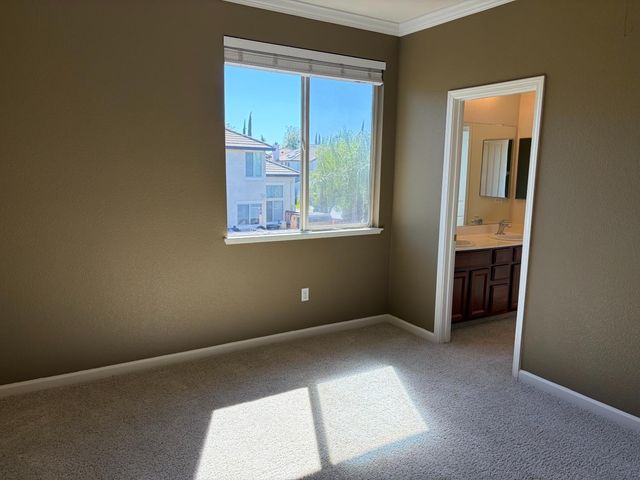 1608 Avondale Dr, Roseville, CA 95747