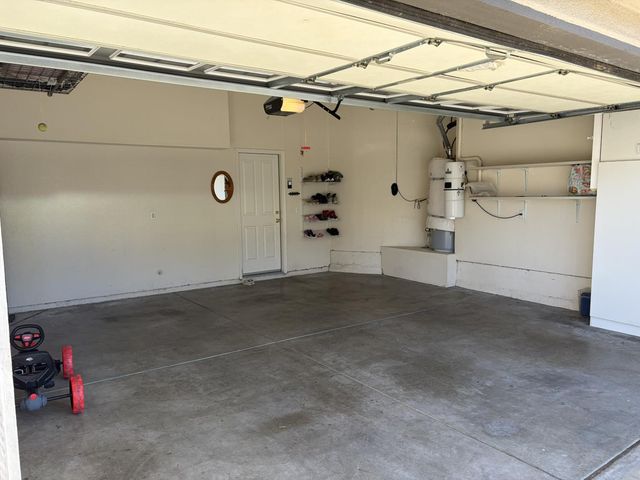 1608 Avondale Dr, Roseville, CA 95747