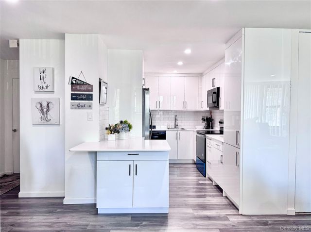 10-21 162 Street 5D, Beechhurst, NY 11357