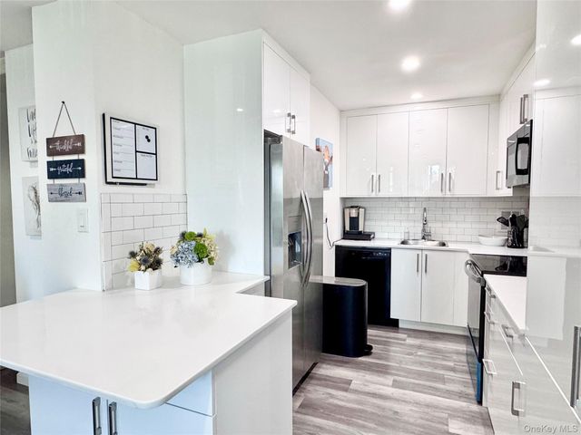 10-21 162 Street 5D, Beechhurst, NY 11357