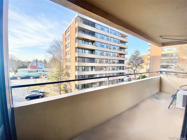 10-21 162 Street 5D, Beechhurst, NY 11357