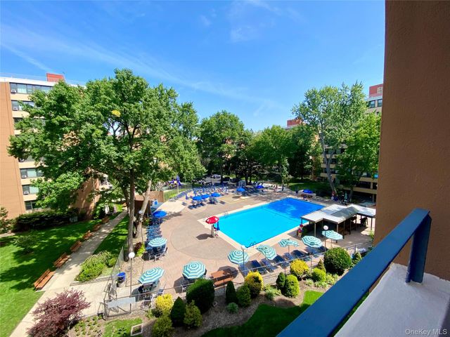 10-21 162 Street 5D, Beechhurst, NY 11357