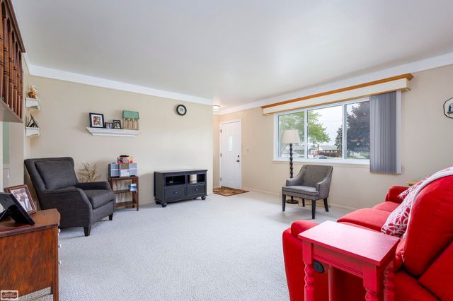 16996 Grettel Avenue, Fraser, MI 48026