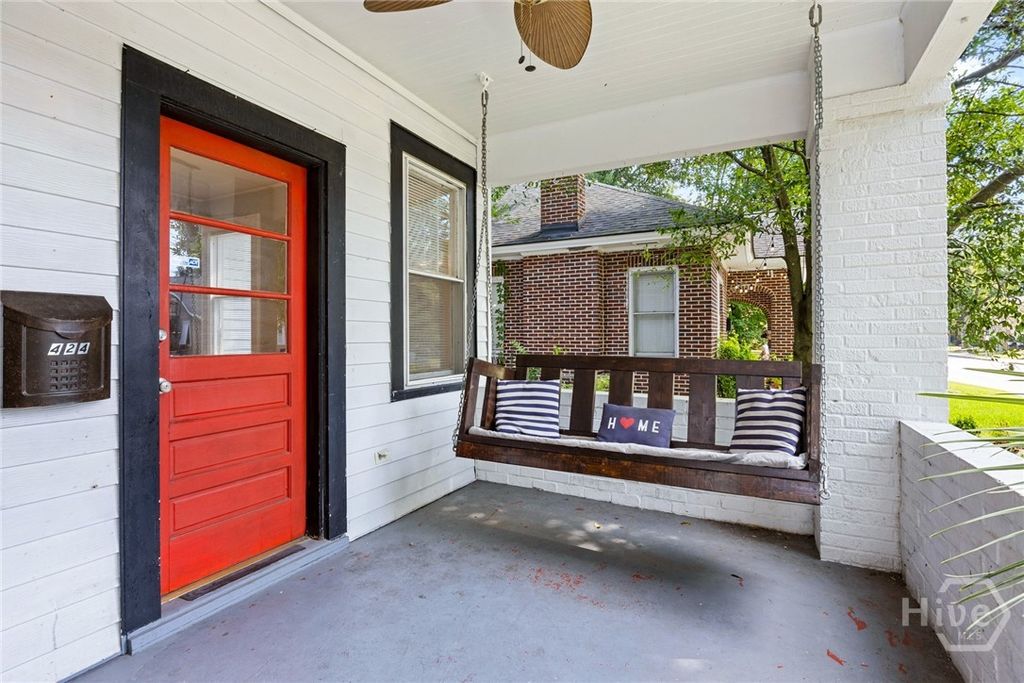 Image 2 of property listing at 424 E 50th Street, Savannah, GA 31405