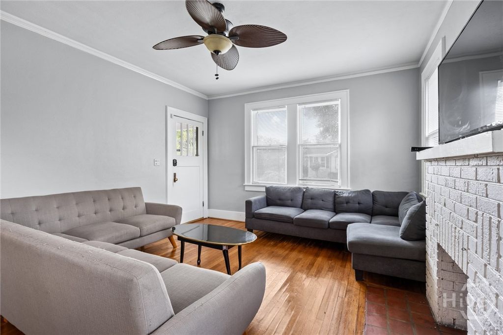 Image 4 of property listing at 424 E 50th Street, Savannah, GA 31405