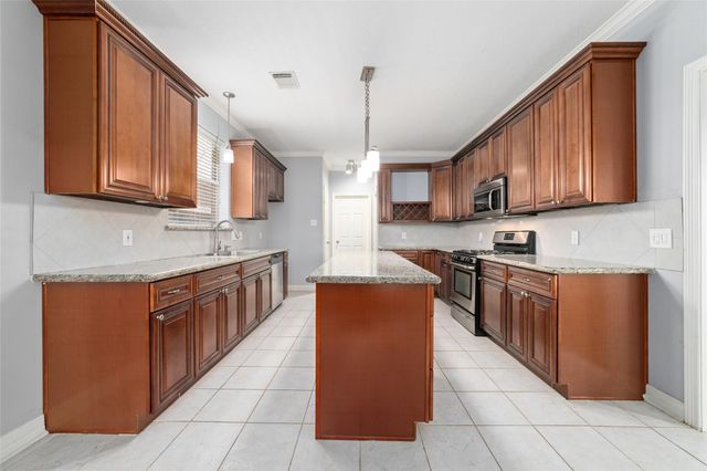 7115 W Hearthstone Green Drive, Houston, TX 77095