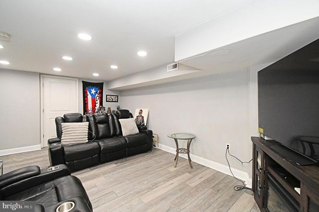 7027 CHARLES ST, Philadelphia, PA 19135