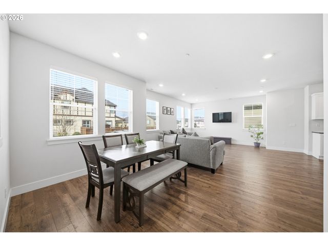 14342 Sw 165TH Ave, Tigard, OR 97224