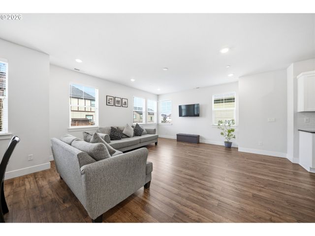 14342 Sw 165TH Ave, Tigard, OR 97224