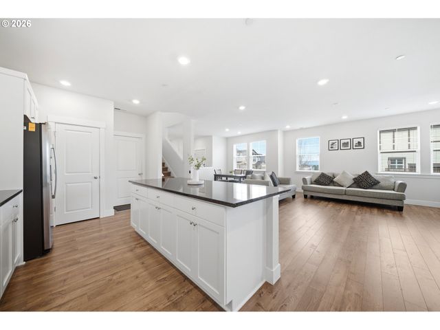 14342 Sw 165TH Ave, Tigard, OR 97224