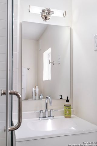 302 E Cevallos Apt 2, San Antonio, TX 78204