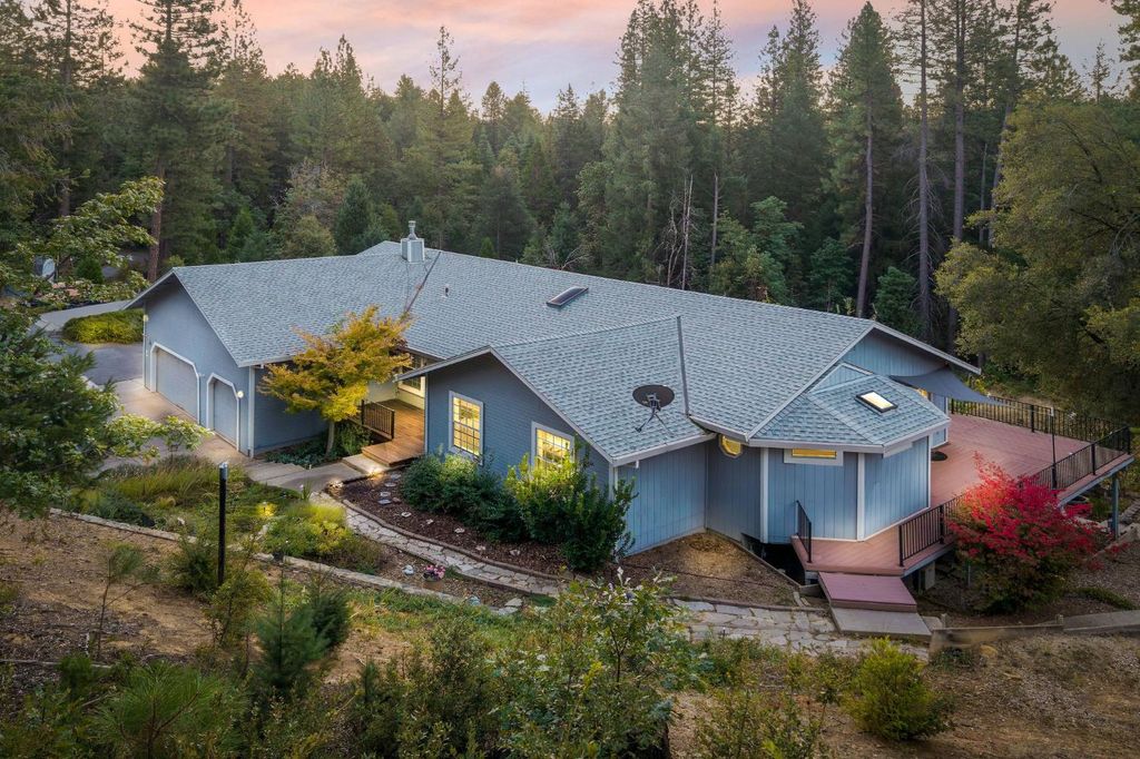12401 Old Mine Rd, Grass Valley, CA 95945
