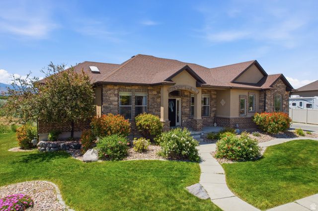 14212 S STONE FLY DR, Bluffdale, UT 84065