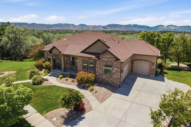 14212 S STONE FLY DR, Bluffdale, UT 84065