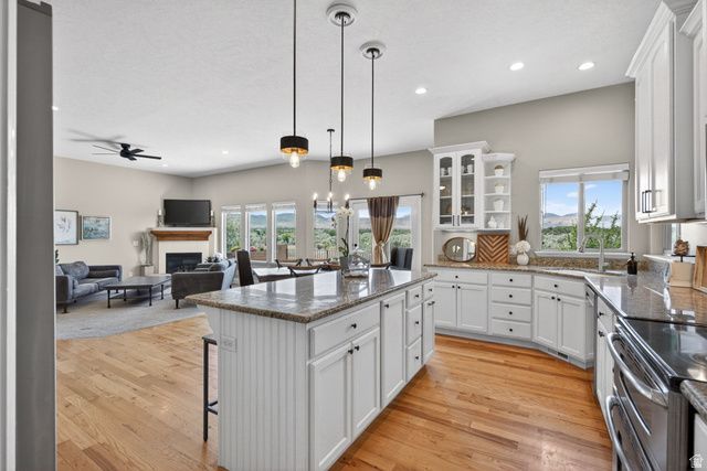 14212 S STONE FLY DR, Bluffdale, UT 84065