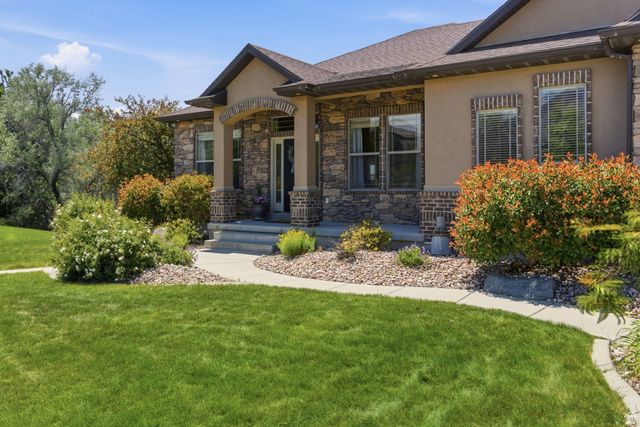14212 S STONE FLY DR, Bluffdale, UT 84065