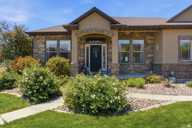 14212 S STONE FLY DR, Bluffdale, UT 84065