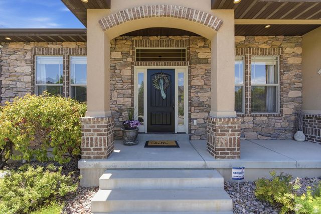 14212 S STONE FLY DR, Bluffdale, UT 84065