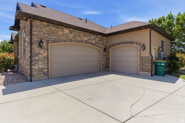14212 S STONE FLY DR, Bluffdale, UT 84065